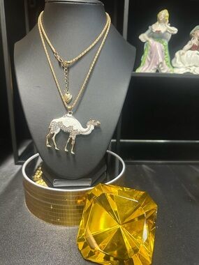 Betsy Johnson vintage Gold Tone Camel Pendant Necklace - Women Jewelry